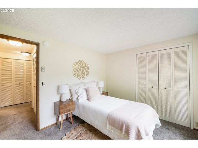 101 WESTBROOK Way, Eugene, OR 97405