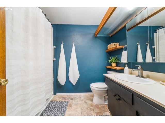 101 WESTBROOK Way, Eugene, OR 97405