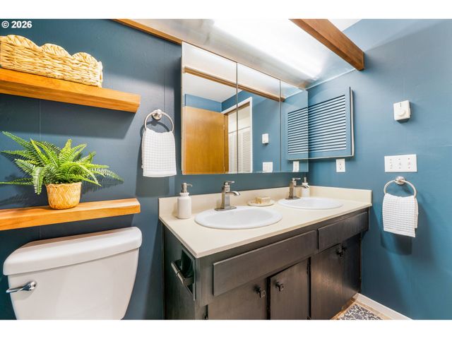 101 WESTBROOK Way, Eugene, OR 97405