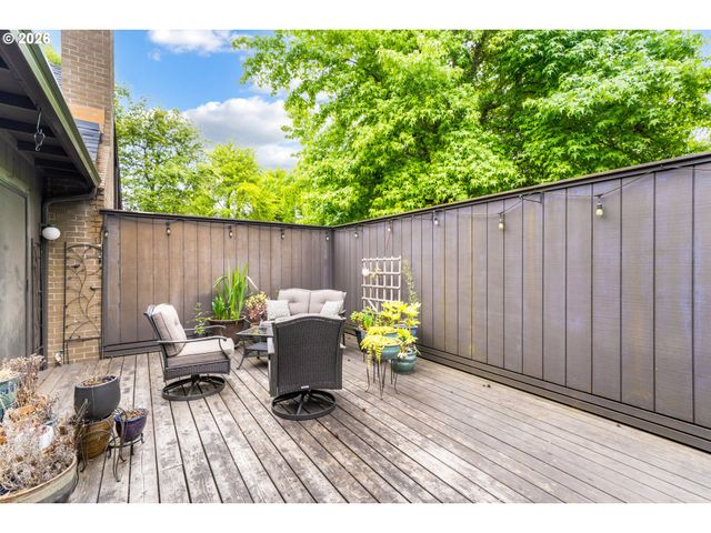 101 WESTBROOK Way, Eugene, OR 97405