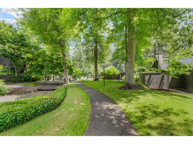101 WESTBROOK Way, Eugene, OR 97405