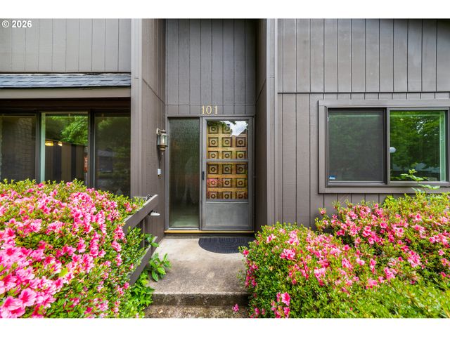 101 WESTBROOK Way, Eugene, OR 97405
