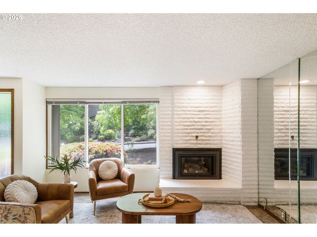 101 WESTBROOK Way, Eugene, OR 97405