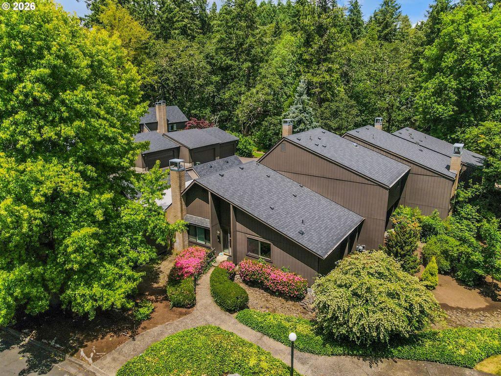101 WESTBROOK Way, Eugene, OR 97405