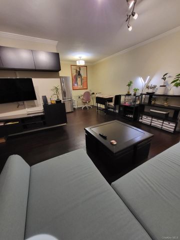 17-52 166th 4-193, Whitestone, NY 11357