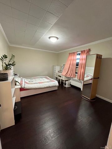 17-52 166th 4-193, Whitestone, NY 11357