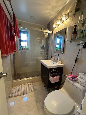 17-52 166th 4-193, Whitestone, NY 11357