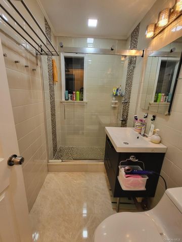 17-52 166th 4-193, Whitestone, NY 11357