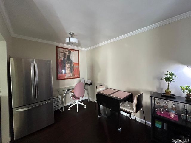 17-52 166th 4-193, Whitestone, NY 11357