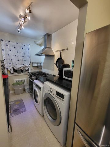 17-52 166th 4-193, Whitestone, NY 11357