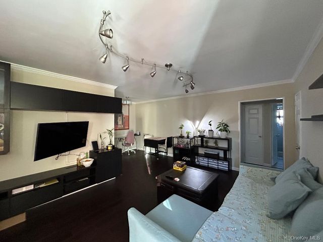 17-52 166th 4-193, Whitestone, NY 11357