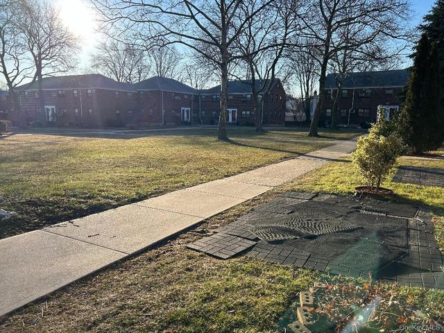 17-52 166th 4-193, Whitestone, NY 11357