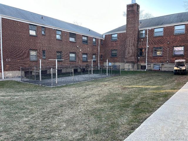 17-52 166th 4-193, Whitestone, NY 11357