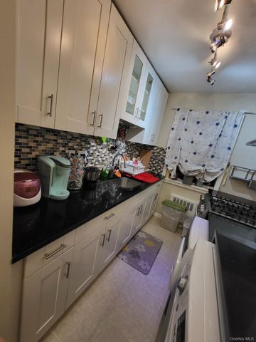 17-52 166th 4-193, Whitestone, NY 11357