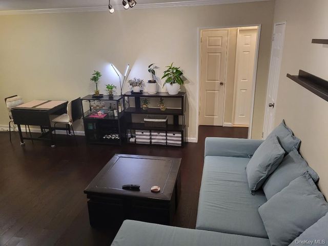 17-52 166th 4-193, Whitestone, NY 11357