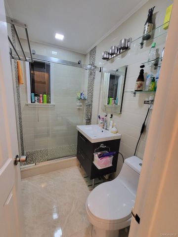 17-52 166th 4-193, Whitestone, NY 11357