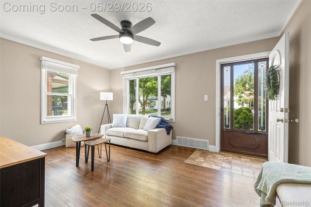 1019 Hoffman Avenue, Royal Oak, MI 48067