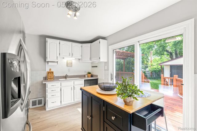 1019 Hoffman Avenue, Royal Oak, MI 48067