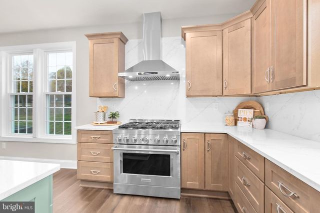 913 SYLVANIA AVE, Fredericksburg, VA 22401