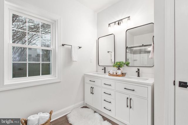 913 SYLVANIA AVE, Fredericksburg, VA 22401