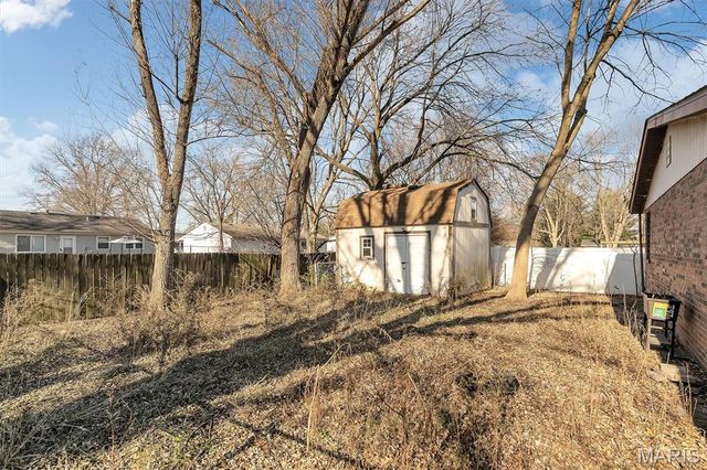 213 Saint John Drive, Belleville, IL 62221