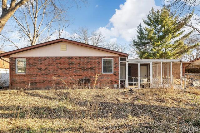 213 Saint John Drive, Belleville, IL 62221