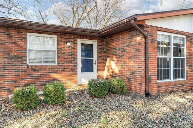 213 Saint John Drive, Belleville, IL 62221