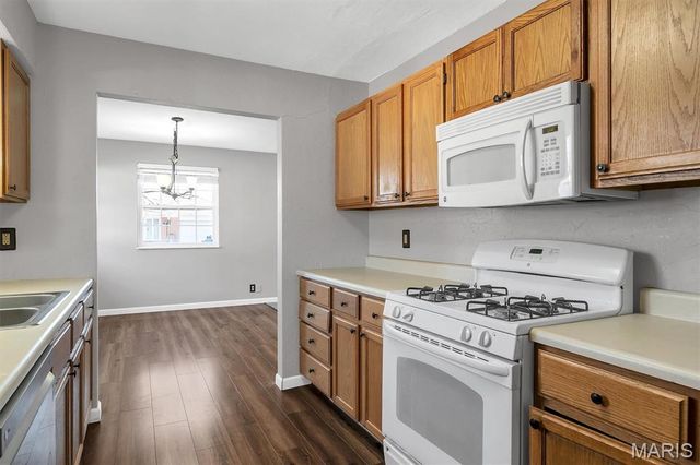 213 Saint John Drive, Belleville, IL 62221