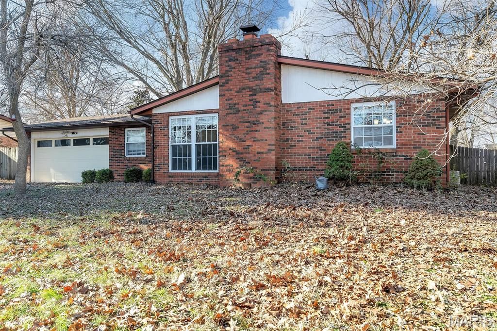 213 Saint John Drive, Belleville, IL 62221