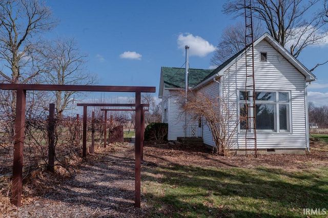 2415 E 500 N Road, Attica, IN 47918