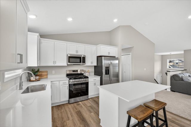 2088 Pleasant Drive, Prescott, WI 54021