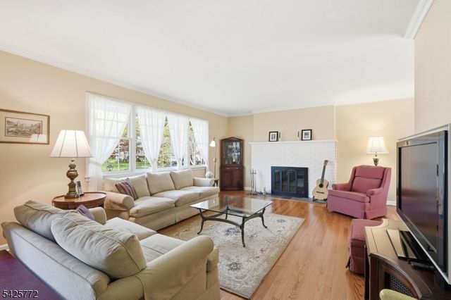 217 Jeffer St, Ridgewood Village, NJ 07450