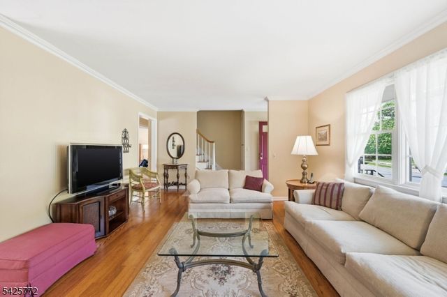 217 Jeffer St, Ridgewood Village, NJ 07450