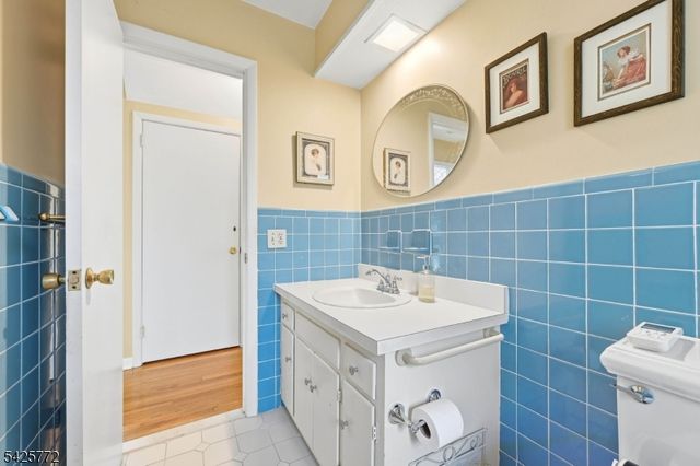 217 Jeffer St, Ridgewood Village, NJ 07450