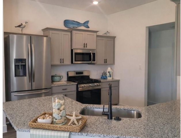 4317 Leslies Way, Dickinson, TX 77539