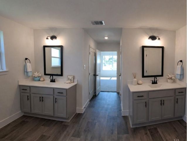 4317 Leslies Way, Dickinson, TX 77539