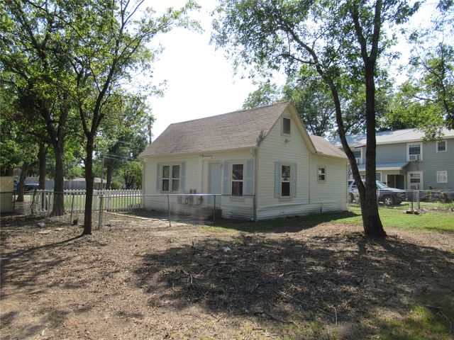 1402 Walnut Street, Commerce, TX 75428