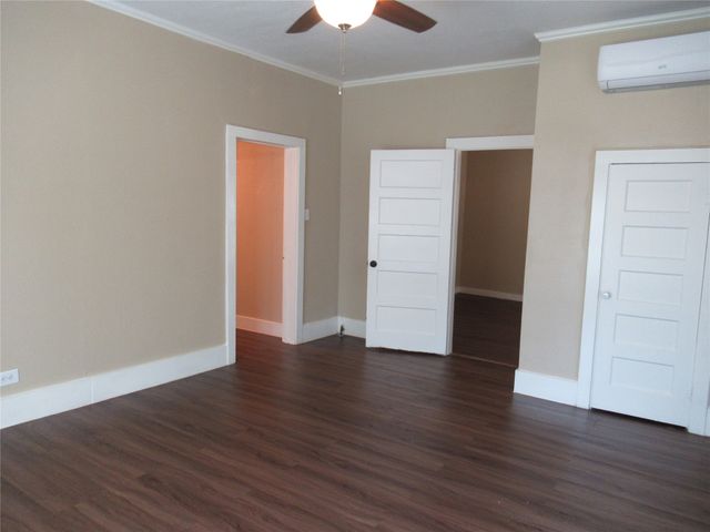 1402 Walnut Street, Commerce, TX 75428