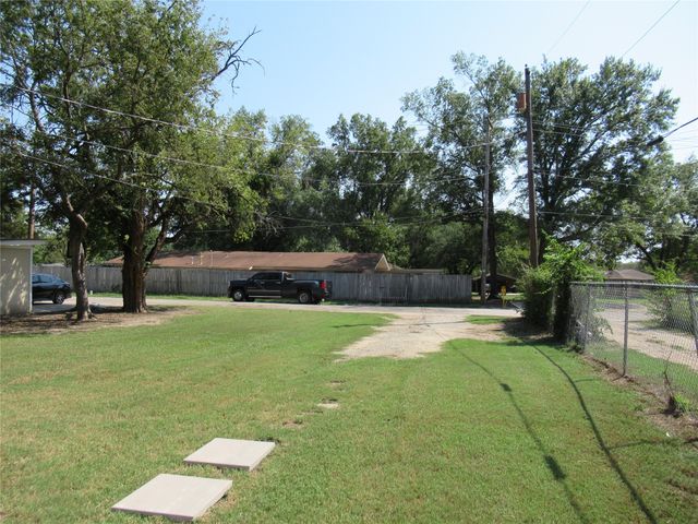 1402 Walnut Street, Commerce, TX 75428