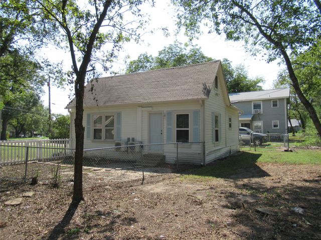1402 Walnut Street, Commerce, TX 75428