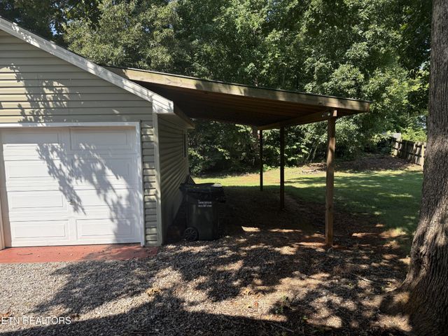 135 Central Ave, Benton, TN 37307