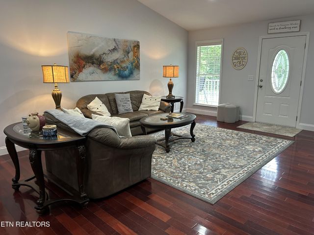135 Central Ave, Benton, TN 37307