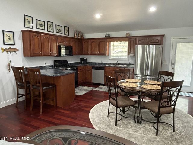 135 Central Ave, Benton, TN 37307