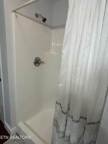 135 Central Ave, Benton, TN 37307
