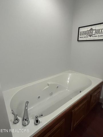 135 Central Ave, Benton, TN 37307