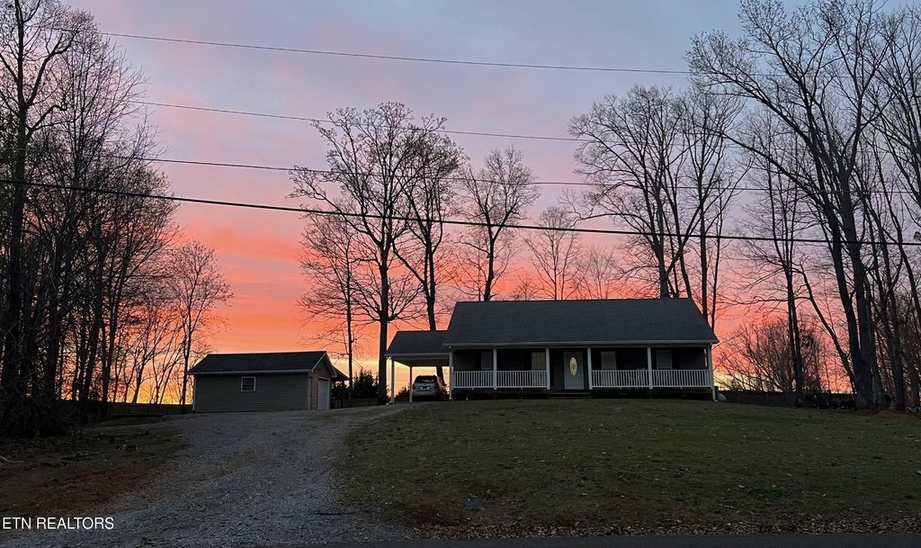135 Central Ave, Benton, TN 37307
