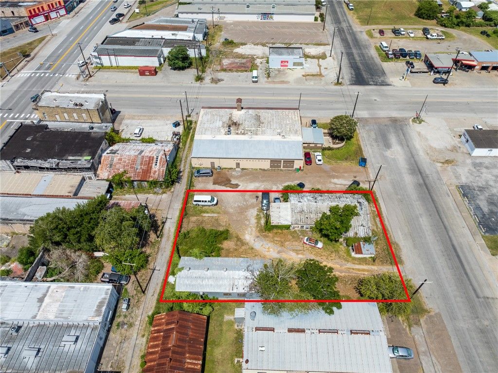 212 E Market St, Sinton, TX 78387 — photo 5