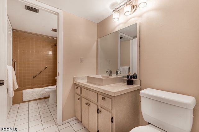 1828 Pine Valley DR 201, Fort Myers, FL 33907
