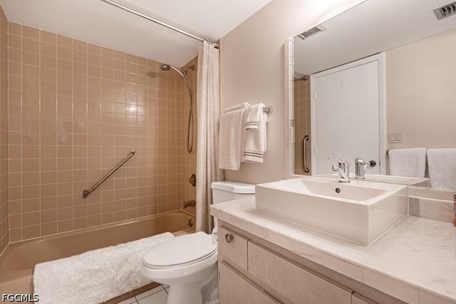 1828 Pine Valley DR 201, Fort Myers, FL 33907