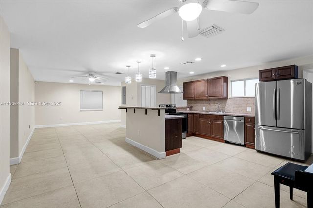 1472 SW 44th Ave 1, Fort Lauderdale, FL 33317